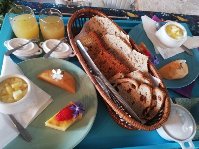 Food & Drinks