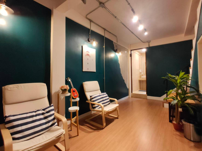 Station8 Hostel, Khlong San