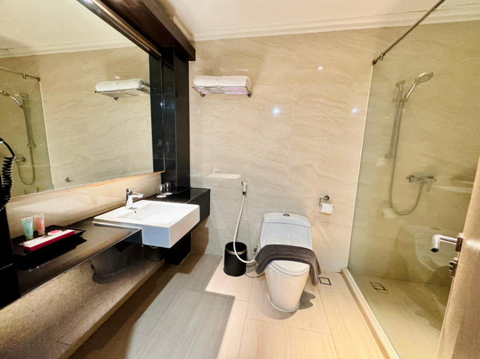 Bathroom 13