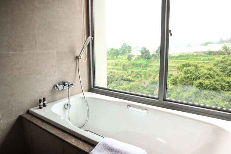 Bathroom 10