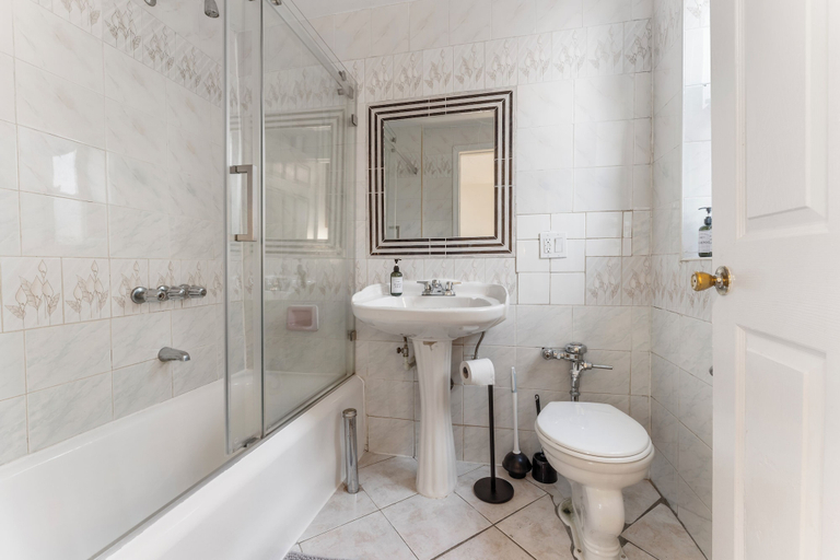 Bathroom 4, Bay Ridge ApartHotel, New York