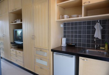 Others 4, Borarn House, Ratchathewi