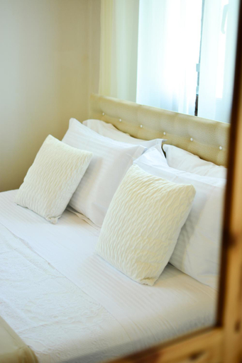Others 4, Aura Skiathos, Thessaly