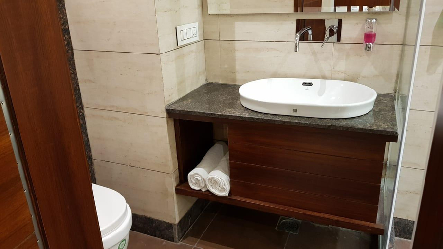 Others 3, Hotel Kenview, Sahibzada Ajit Singh Nagar