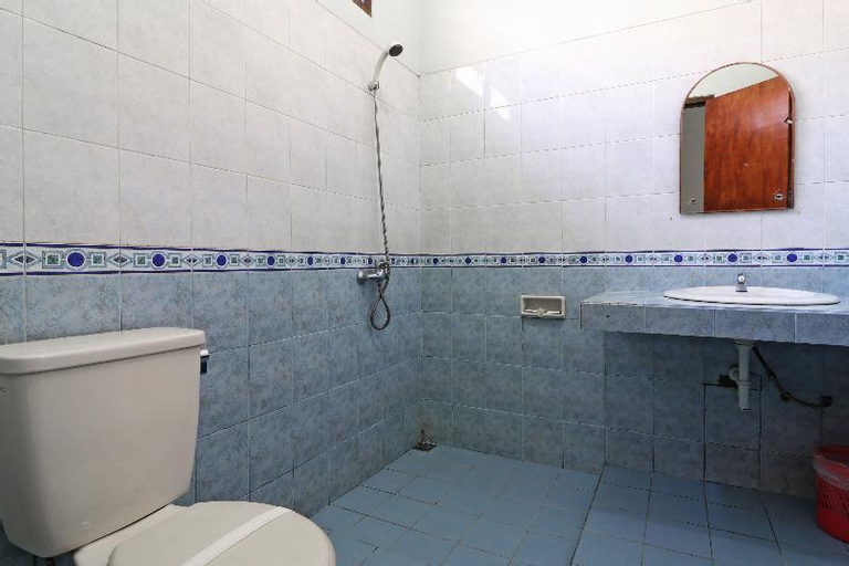 Bathroom 15