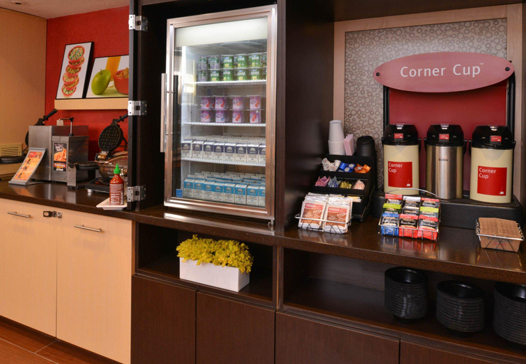Food & Drinks 5, Candlewood Suites MIAMI LAKES by IHG, Miami-Dade