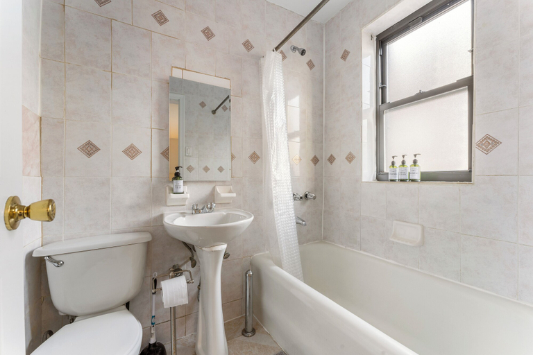 Bathroom 3, Bay Ridge ApartHotel, New York