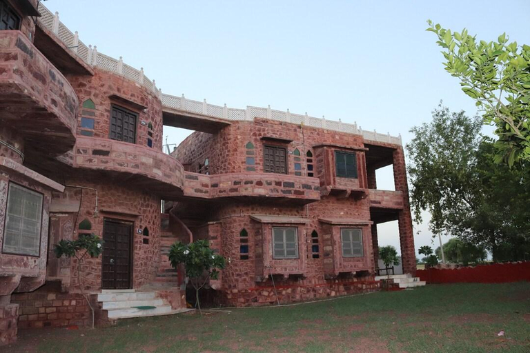Exterior & Views