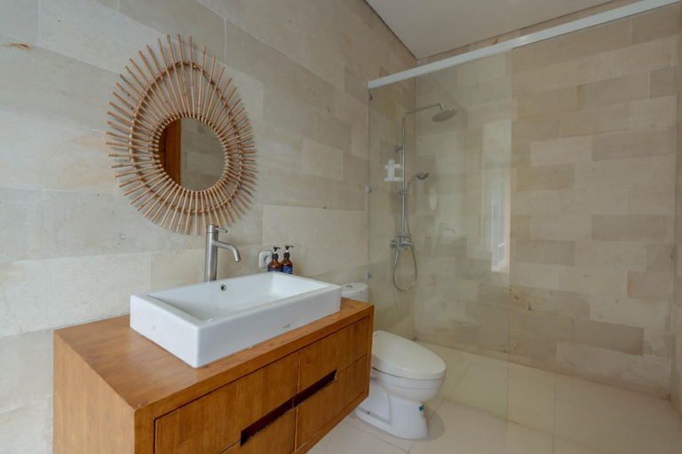 Bathroom 16