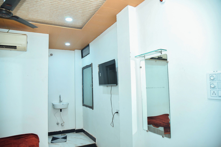 Bathroom 4, Hotel Sindur, Ujjain