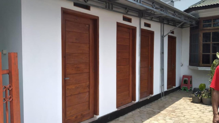 Exterior 3
