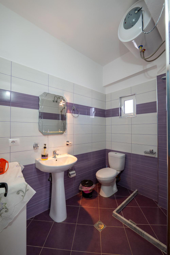 Bathroom 3, Vila Leka, Sarandës