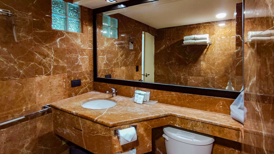 Bathroom 5, Catalonia Yucatan Beach, Cozumel
