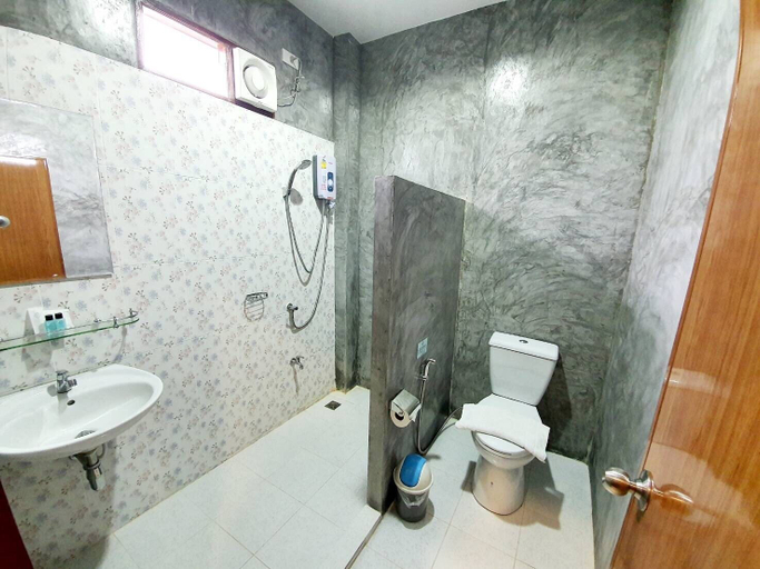 Bathroom 3, B Tel Chomthong Resort Chiang Mai, Chom Thong