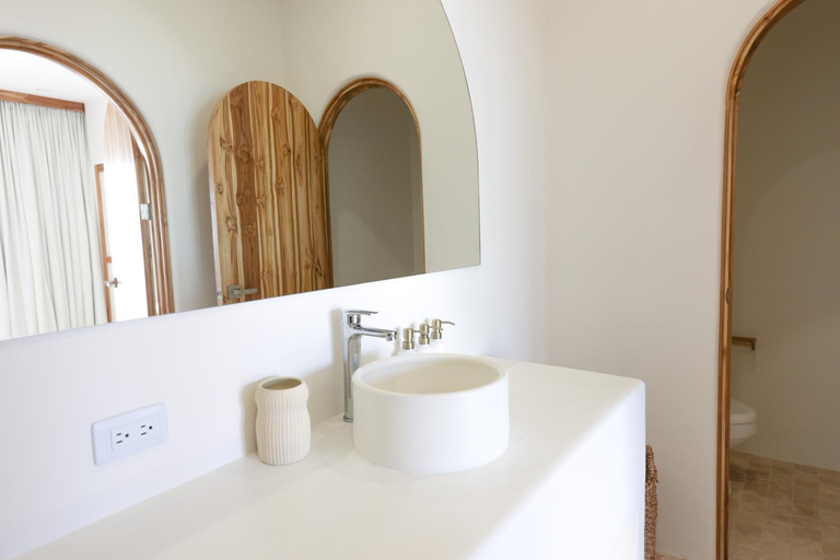 Bathroom, Hide and Seek Resort, Tola