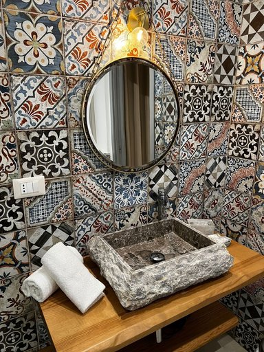Bathroom, Masseria Torre Saracena, Agrigento