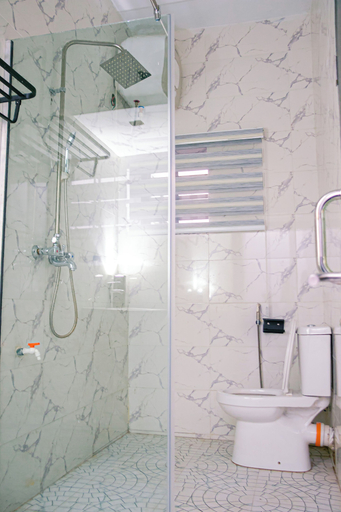 Bathroom 3, Boulevard Beechnut Hotel, Warri, Uvwie