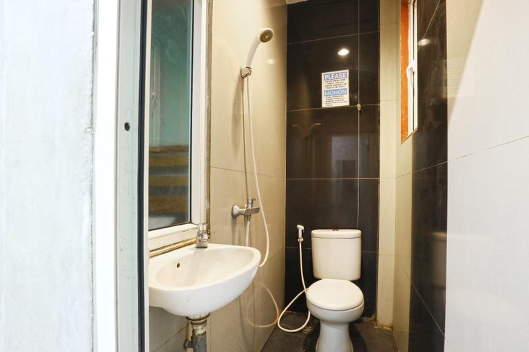 Bathroom 2, Amir Hamzah Residence 123, Medan