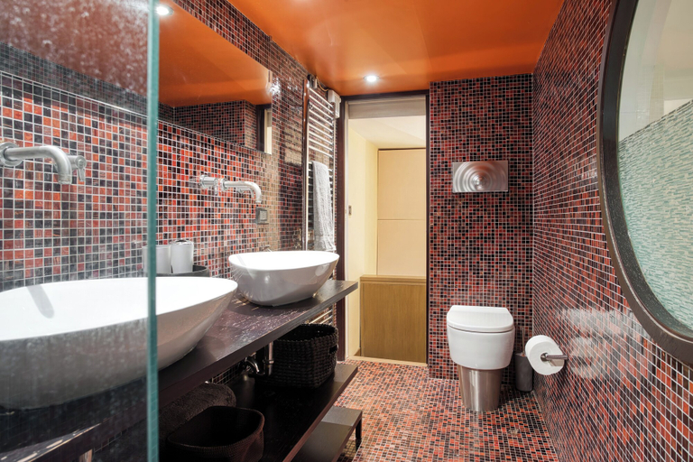 Bathroom 4, JOIVY Stylish Central Maisonette, Milano