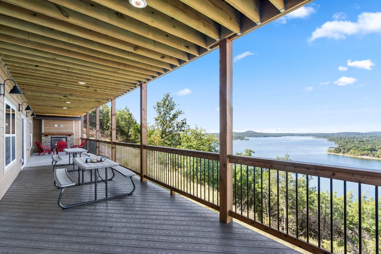 Others 2, Red Cub Lodge at Table Rock Lake, Stone