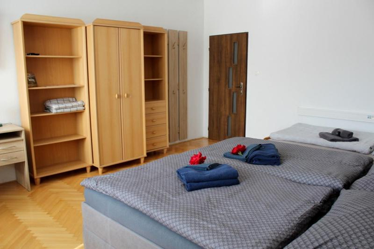 Bedroom 2, Apartmanovy dom Stummerova, Topolcany