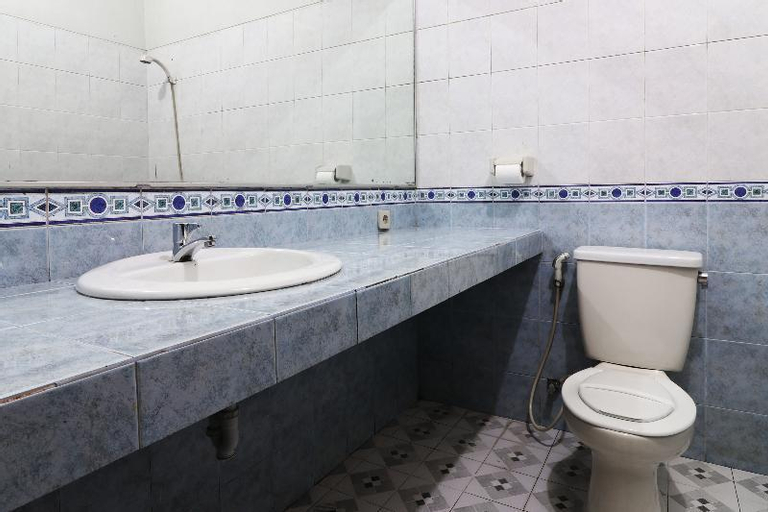 Bathroom 7