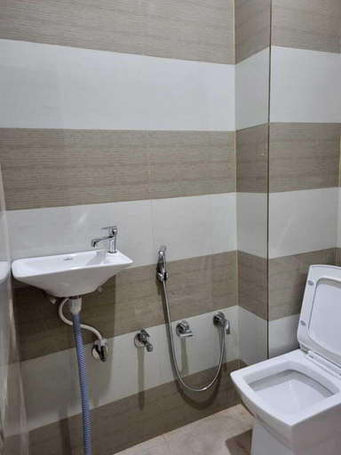 Bathroom 5, Shekhar Palace, Varanasi