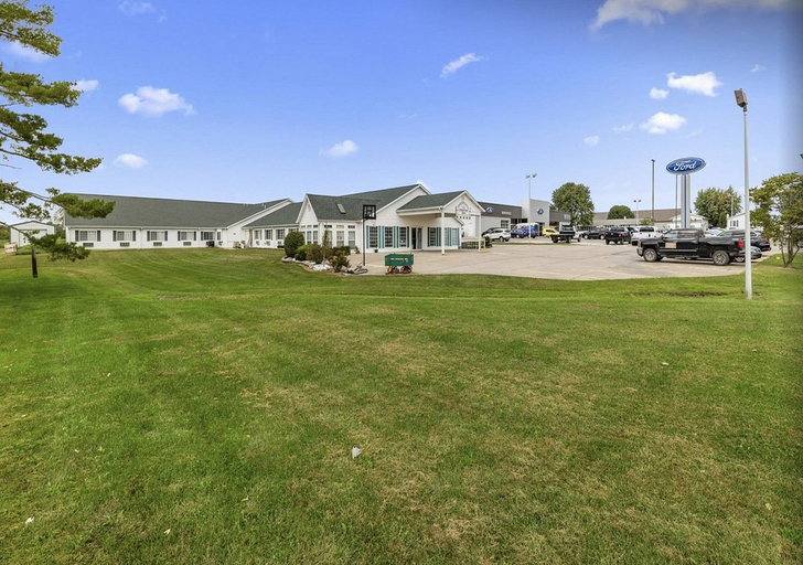 Exterior & Views 5, Red Bud Country Inn, Randolph