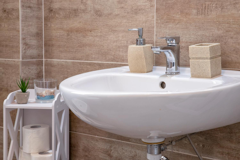 Bathroom 3, White Star Rooms self check-in, Sassari