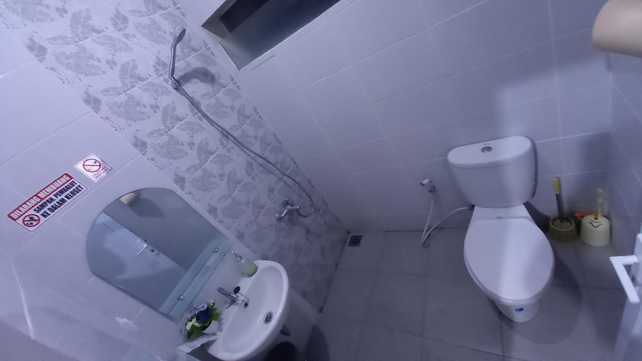 Bathroom 3, BELLA NINE EXCLUSIVE HOMESTAY, Sukoharjo