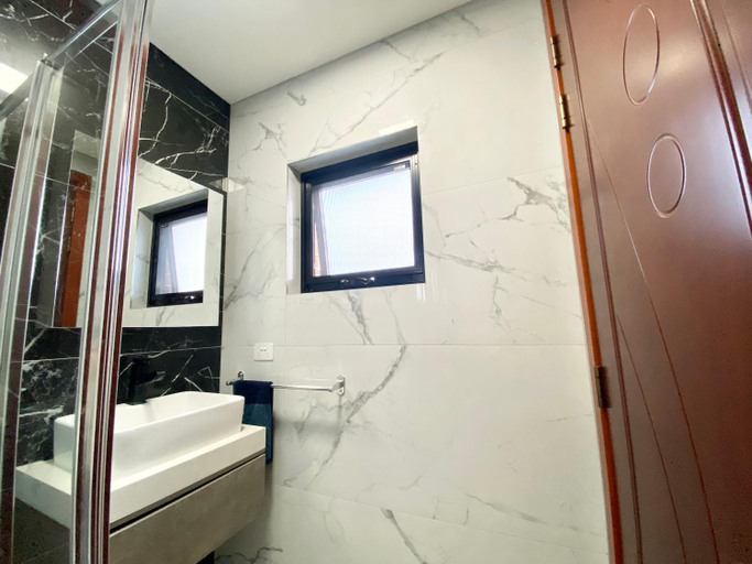 Bathroom 9