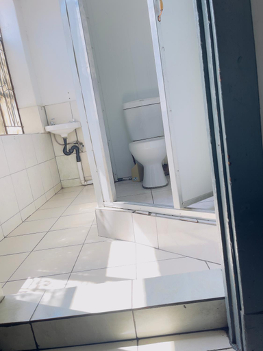 Bathroom 2, Sunrise Guest Inn, City of Tshwane