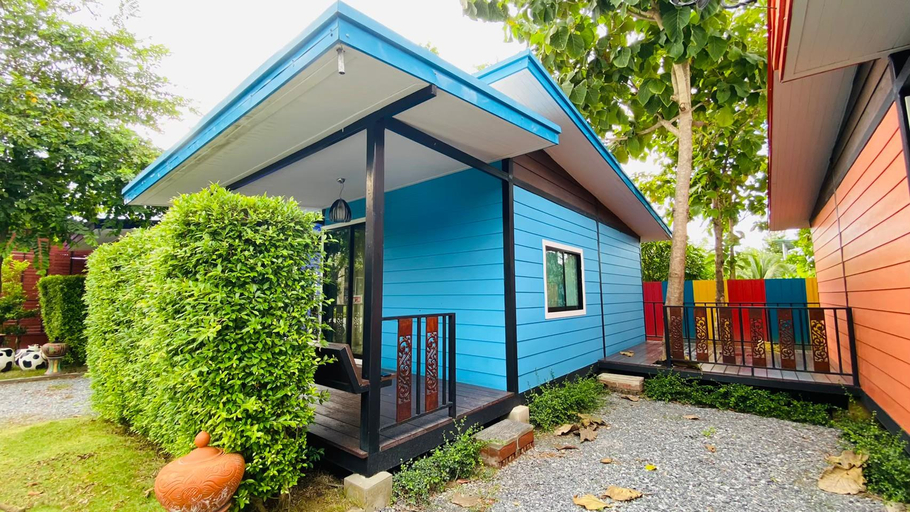 Exterior 3