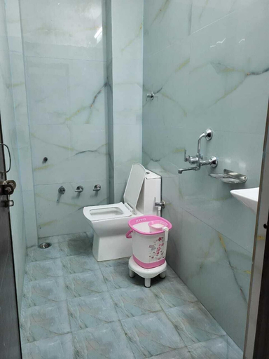 Bathroom 5, Shekhar Palace, Varanasi