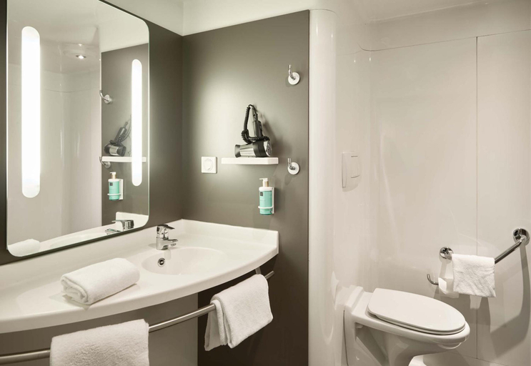 Bathroom 4, B&B HOME Vélizy, Yvelines