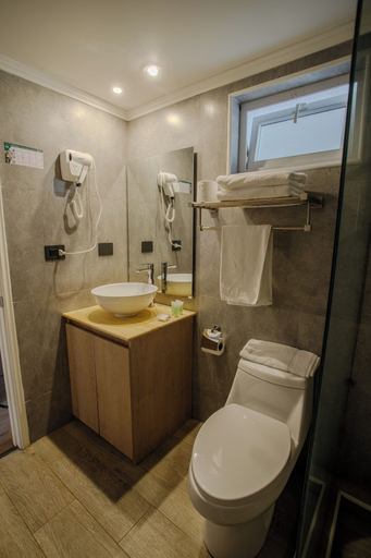 Bathroom 4, Aguas del Monte Hotel & Spa, Concepción