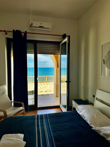 Others 3, Il paradiso sul mare, Rome