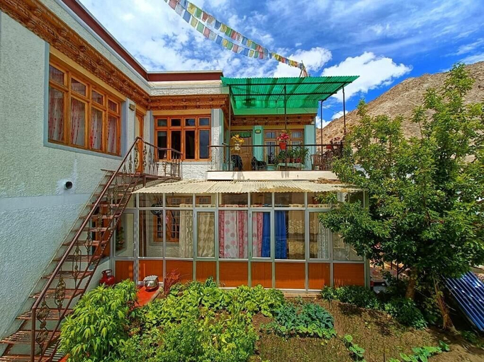 Exterior & Views 2, Yanglha Guest House, Leh