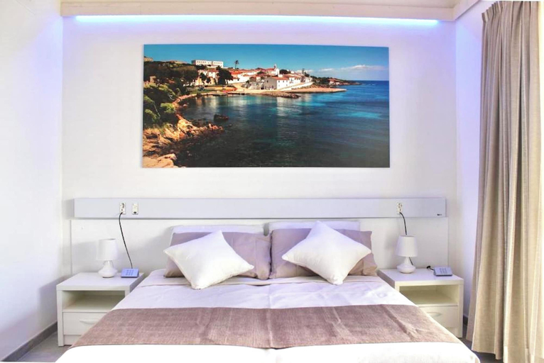 Bedroom 2, Hotel with swimming pool near Stintino, Sassari