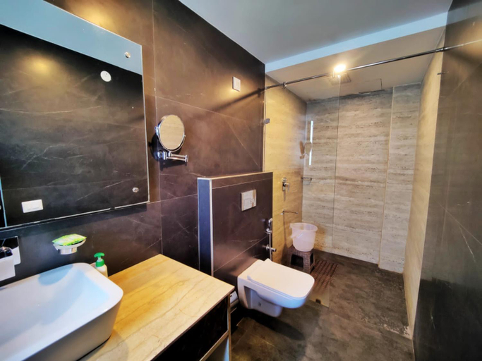 Bathroom 4, The Lalita's Majestic Pines, Solan