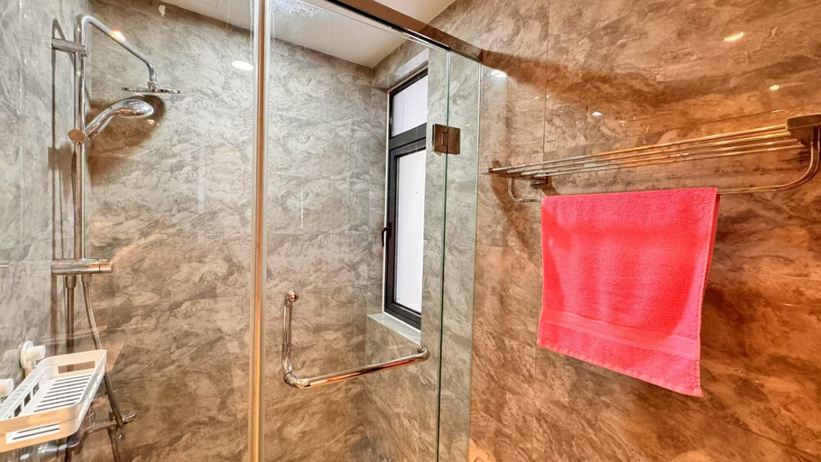 Bathroom 22