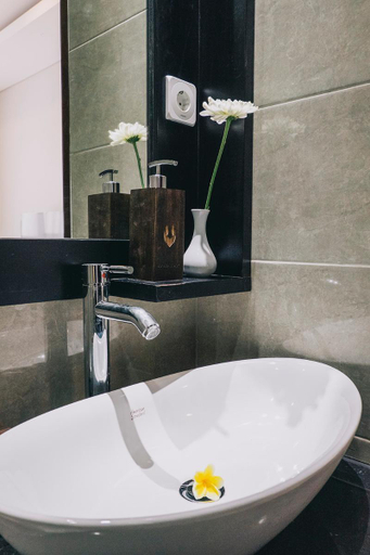 Bathroom 12