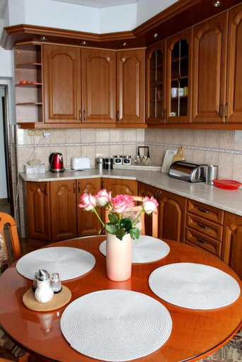 Others 5, Apartmanovy dom Stummerova, Topolcany