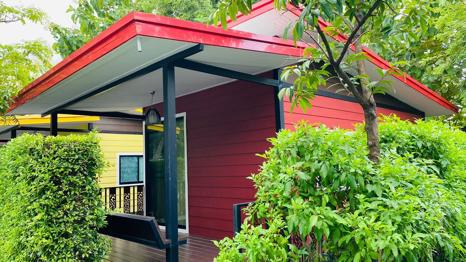 Exterior 3
