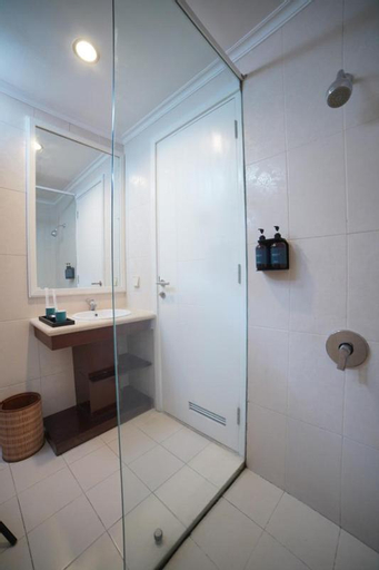 Bathroom 8