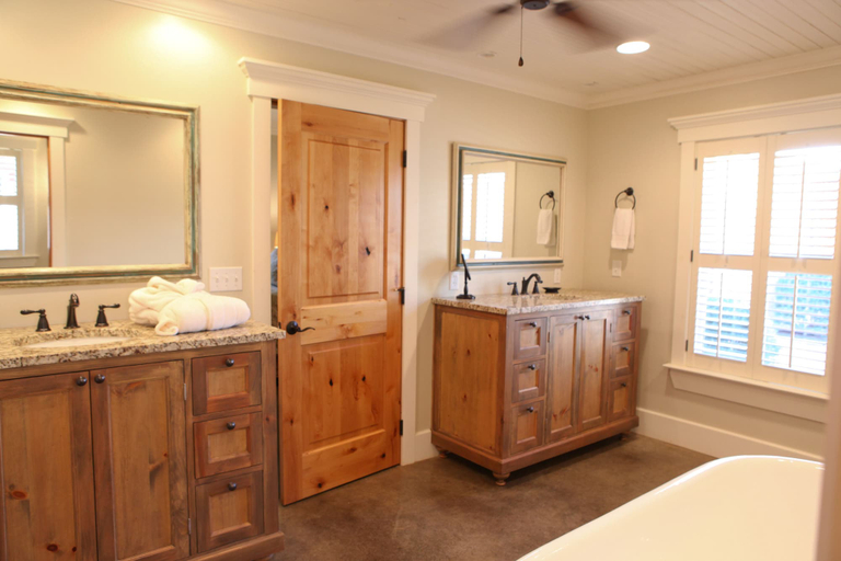 Bathroom 4, Hoffman Haus, Gillespie