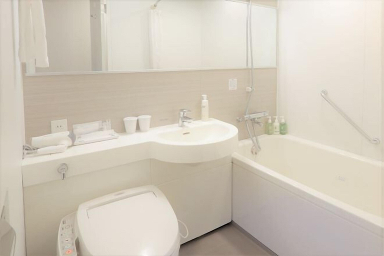 Bathroom 14