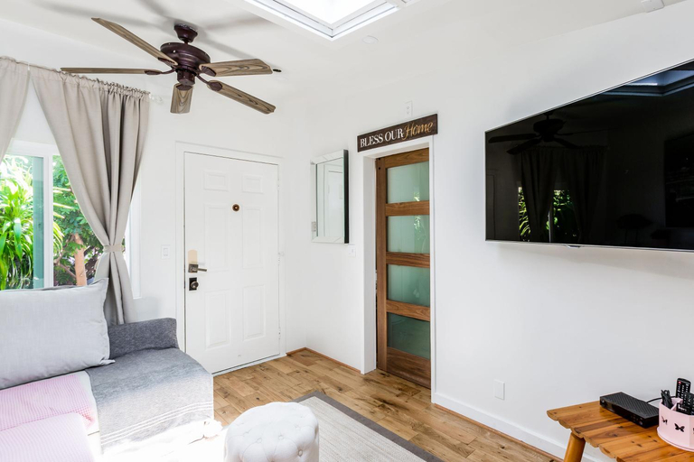 Bedroom 2, Charming 1-Bedroom Home near Downtown Culver, Los Angeles