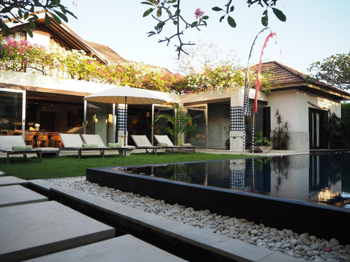 Exterior 9