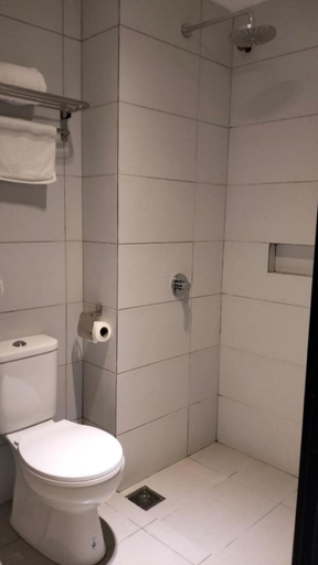 Bathroom 4